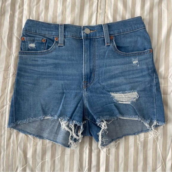 Levis Jean Shorts - Picture 1 of 3